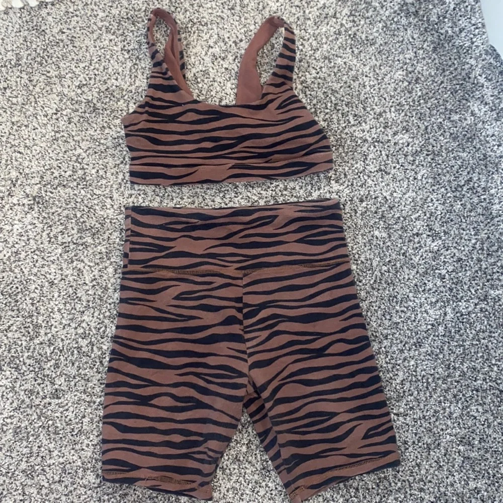 Matching set - Picture 1 of 1
